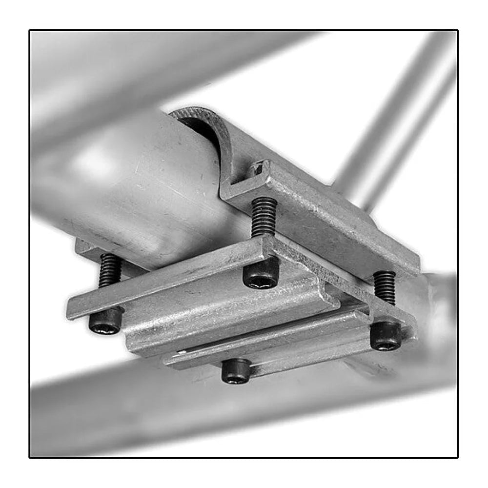 Mega-Track Hanger Short